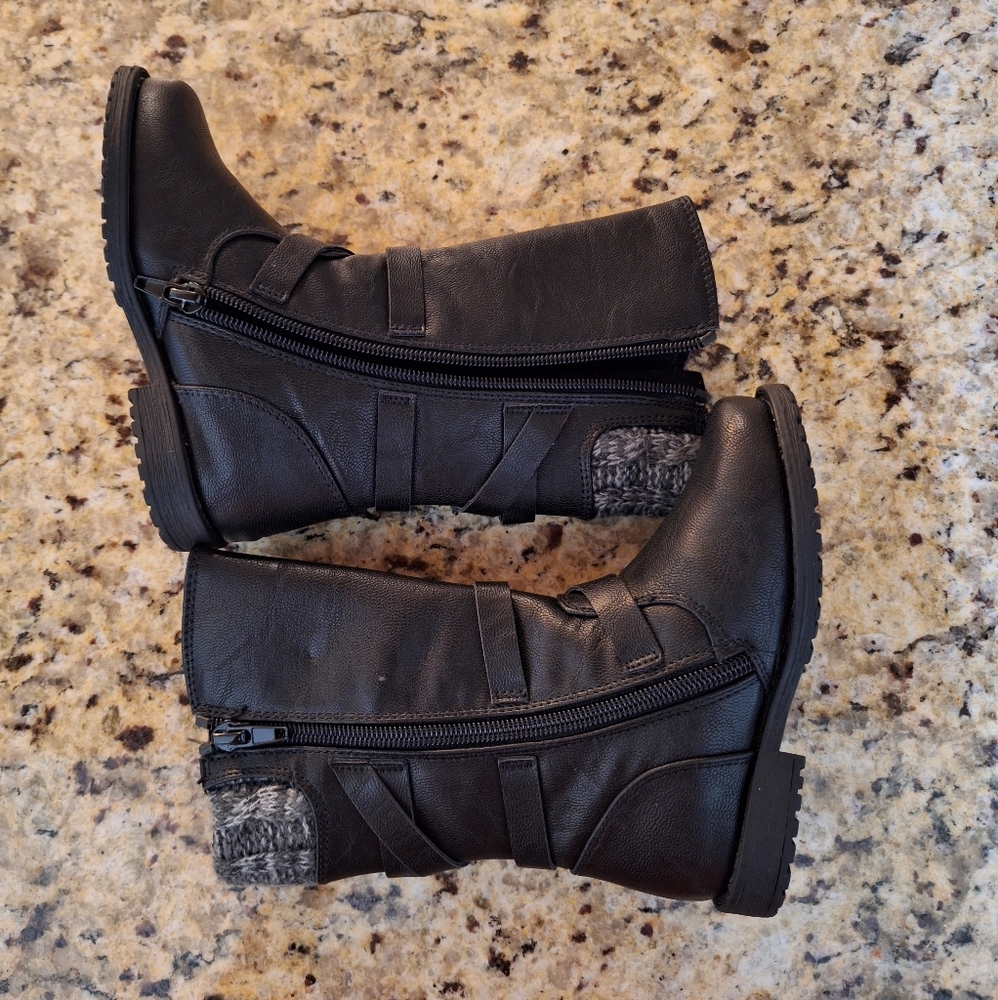 NWT TODDLER GIRL BOOTS.